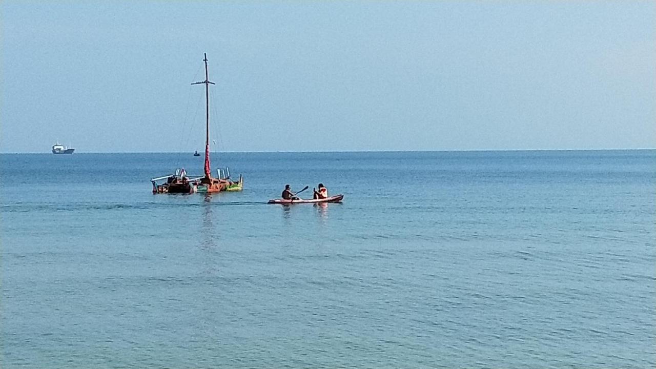 Omah Laut Bondo Jepara - By The Beach, Direct View Of The Sea, Great Base For Water Sports Margokerto Eksteriør bilde