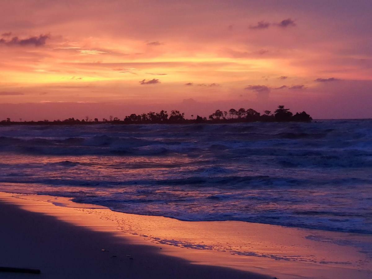 Omah Laut Bondo Jepara - By The Beach, Direct View Of The Sea, Great Base For Water Sports Margokerto Eksteriør bilde